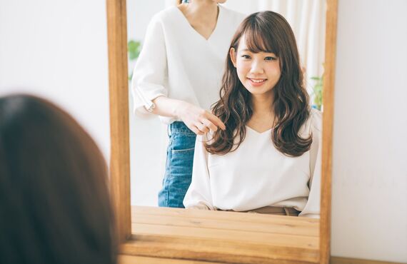 粕屋町にあるヘアサロンはパーマで抜け感と上品な雰囲気を演出しています